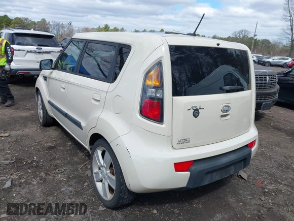 2010 Kia Soul + with VIN KNDJT2A2XA7034348, listed as a IAAI auction lot 42059954 with 252,878 mi miles. Bid and sale history available at carsss.com. Image 6.