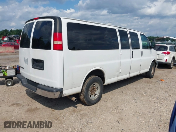 2011 Chevrolet Express Passenger 1LT z VIN 1GAZG1FG7B1171122, wystawiony jako IAAI lot #42781322 z przebiegiem 262 838 mil mil oraz . Historia ofert i sprzedaży dostępna na DreamBid. Obrazek 4.