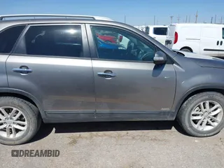 2015 Kia Sorento LX with VIN 5XYKTCA69FG584972, listed as a IAAI auction lot 42315973 with 165,907 mi miles and . Bid and sale history available at DreamBid. Image 13.