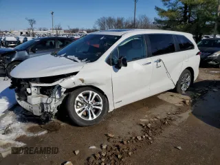 2021 Toyota Sienna XSE with VIN 5TDXSKFCXMS019566, listed as a Copart auction lot 41416915 with 65,157 mi miles and Salvage Title. Bid and sale history available at carsss.com. Image 1.
