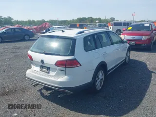2019 Volkswagen Golf S z VIN 3VWH17AUXKM501078, wystawiony jako IAAI lot #42158280 z przebiegiem 57 049 mil mil oraz . Historia ofert i sprzedaży dostępna na DreamBid. Obrazek 4.