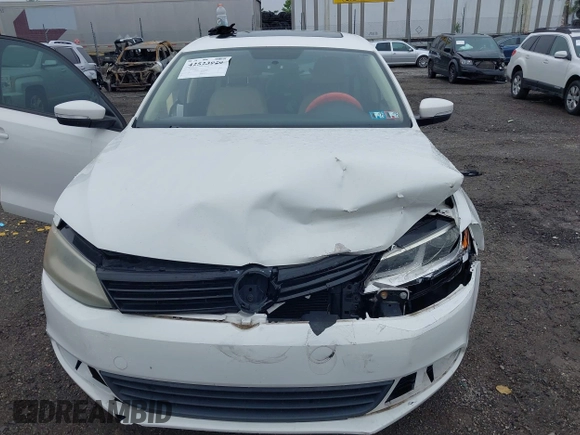 2012 Volkswagen Jetta SE with VIN 3VWDP7AJ8CM396562, listed as a IAAI auction lot 42523926 with Not provided miles and . Bid and sale history available at DreamBid. Image 13.