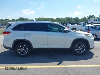 2019 Toyota Highlander SE with VIN 5TDKZRFH7KS551929, listed as a IAAI auction lot 42627458 with 84,117 mi miles and . Bid and sale history available at DreamBid. Image 13.