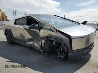 2024 Tesla Cybertruck z VIN 7G2CEHED4RA036923, wystawiony jako Copart lot #51940765 z przebiegiem 7 393 mil mil oraz Szkoda całkowita • Salvage title. Historia ofert i sprzedaży dostępna na DreamBid. Obrazek 4.