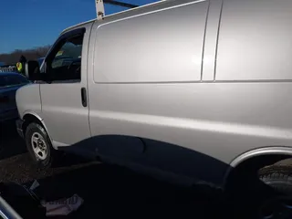 2006 Chevrolet City Express Cargo z VIN 1GCEG15X261239839, wystawiony jako IAAI lot #41196866 z przebiegiem 212 938 mil mil oraz . Historia ofert i sprzedaży dostępna na DreamBid. Obrazek 14.
