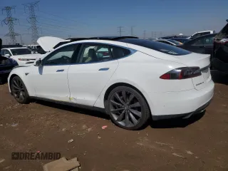 2013 Tesla Model S with VIN 5YJSA1CG1DFP22301, listed as a Copart auction lot 47323125 with 120,834 mi miles and Clean Title. Bid and sale history available at carsss.com. Image 2.