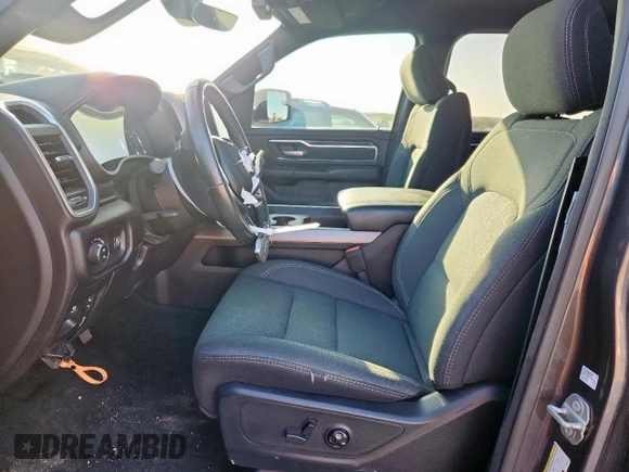 2020 Ram 1500 Big Horn z VIN 1C6SRFFT7LN162323, wystawiony jako Copart lot #60523115 z przebiegiem 25 268 mil mil oraz Szkoda całkowita • Salvage title. Historia ofert i sprzedaży dostępna na DreamBid. Obrazek 7.
