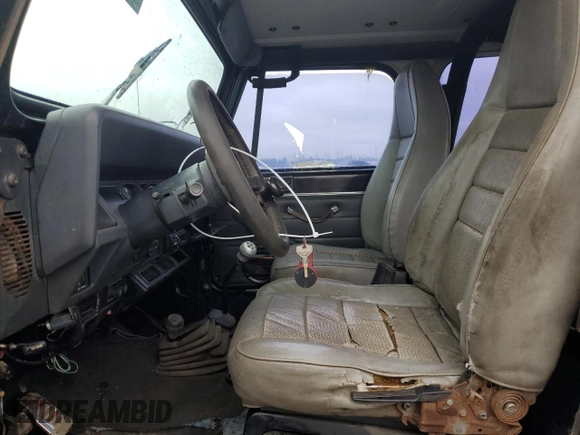 1992 Jeep Wrangler with VIN 2J4FY29S2NJ525697, listed as a Copart auction lot 43551545 with 281,770 mi miles and Salvage Title. Bid and sale history available at carsss.com. Image 7.