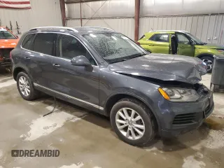 2013 Volkswagen Touareg Lux z VIN WVGEF9BP1DD003339, wystawiony jako Copart lot #58727705 z przebiegiem 143 919 mil mil oraz Nie do naprawy. Historia ofert i sprzedaży dostępna na DreamBid. Obrazek 4.