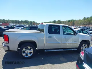 2013 GMC Sierra 1500 Denali z VIN 3GTP2XE2XDG220890, wystawiony jako IAAI lot #42107852 z przebiegiem 159 876 mil mil oraz . Historia ofert i sprzedaży dostępna na DreamBid. Obrazek 13.
