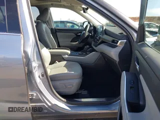 2021 Toyota Highlander XLE with VIN 5TDHZRBH2MS124631, listed as a IAAI auction lot 42660410 with 84,306 mi miles and . Bid and sale history available at DreamBid. Image 5.