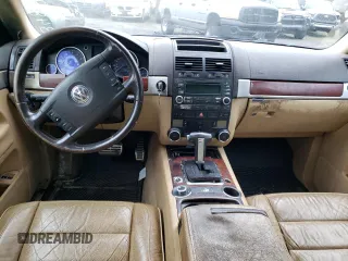 2006 Volkswagen Touareg 4.2L V8 z VIN WVGZM77L16D049631, wystawiony jako Copart lot #84882844 z przebiegiem Nie podano mil oraz Szkoda całkowita • Salvage title. Historia ofert i sprzedaży dostępna na DreamBid. Obrazek 8.