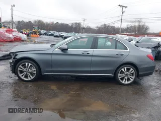 2019 Mercedes-Benz C 300 z VIN 55SWF8EBXKU291272, wystawiony jako IAAI lot #41976071 z przebiegiem 59 100 mil mil oraz . Historia ofert i sprzedaży dostępna na DreamBid. Obrazek 14.