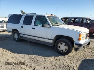 1998 GMC Suburban z VIN 1GKFK16R1WJ700312, wystawiony jako Copart lot #73160574 z przebiegiem 150 174 mil mil oraz Czysty tytuł • Clean title. Historia ofert i sprzedaży dostępna na DreamBid. Obrazek 4.