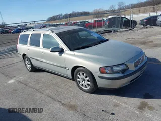 2002 Volvo V70 with VIN YV1SW61R022216875, listed as a IAAI auction lot 41745657 with 202,766 mi miles. Bid and sale history available at carsss.com. Image 1.