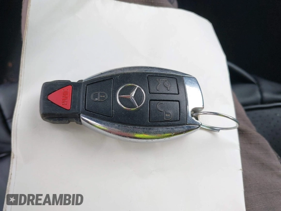 2011 Mercedes-Benz C 300 Sport z VIN WDDGF8BB8BR141526, wystawiony jako IAAI lot #42340242 z przebiegiem 105 699 mil mil oraz . Historia ofert i sprzedaży dostępna na DreamBid. Obrazek 11.