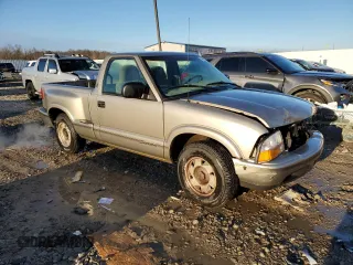 1999 GMC Sonoma with VIN 1GTCS1442X8530573, listed as a Copart auction lot 83484424 with 262,269 mi miles and Salvage Title. Bid and sale history available at carsss.com. Image 4.