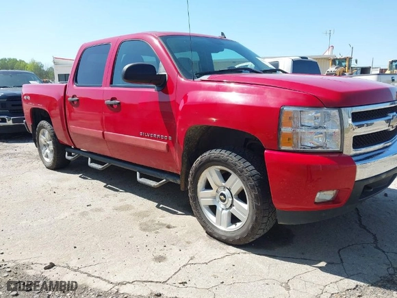 2008 Chevrolet Silverado 1500 LT w/1LT with VIN 2GCEK13J081286555, listed as a IAAI auction lot 42001279 with 195,990 mi miles. Bid and sale history available at carsss.com. Image 1.