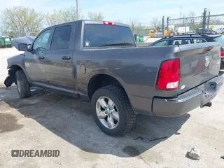 2018 Ram 1500 Express z VIN 3C6RR7KG1JG238637, wystawiony jako IAAI lot #42215424 z przebiegiem 85 769 mil mil oraz . Historia ofert i sprzedaży dostępna na DreamBid. Obrazek 3.