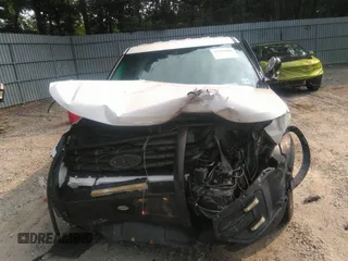 2017 Ford Police Interceptor Utility z VIN 1FM5K8AR9HGA24386, wystawiony jako IAAI lot #37197888 z przebiegiem 80 013 mil mil oraz . Historia ofert i sprzedaży dostępna na DreamBid. Obrazek 6.