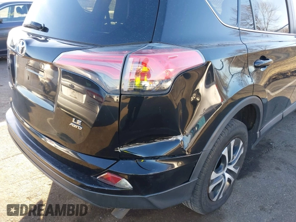 2017 Toyota RAV4 LE z VIN 2T3BFREV6HW543909, wystawiony jako IAAI lot #41668964 z przebiegiem 102 452 mil mil oraz . Historia ofert i sprzedaży dostępna na DreamBid. Obrazek 21.