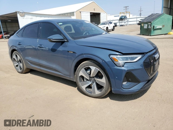 2021 Audi e-tron Sportback Prestige z VIN WA13ABGE6MB007966, wystawiony jako Copart lot #64278064 z przebiegiem 26 989 mil mil oraz Szkody całkowita. Historia ofert i sprzedaży dostępna na DreamBid. Obrazek 4.