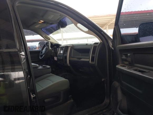 2015 Ram 2500 Tradesman z VIN 3C6UR5HL6FG673440, wystawiony jako IAAI lot #42031986 z przebiegiem 133 308 mil mil oraz . Historia ofert i sprzedaży dostępna na DreamBid. Obrazek 5.
