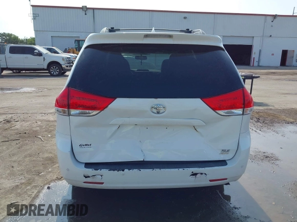 2011 Toyota Sienna XLE с VIN 5TDDK3DC6BS029472, выставлен на аукционе IAAI как лот 42334600 с пробегом 145 860 миль миль и . История ставок и продаж доступна на DreamBid. Изображение 6.