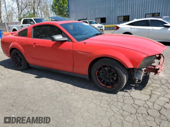 2005 Ford Mustang Deluxe z VIN 1ZVFT80N555129676, wystawiony jako Copart lot #52985715 z przebiegiem 135 160 mil mil oraz Szkoda całkowita • Salvage title. Historia ofert i sprzedaży dostępna na DreamBid. Obrazek 4.