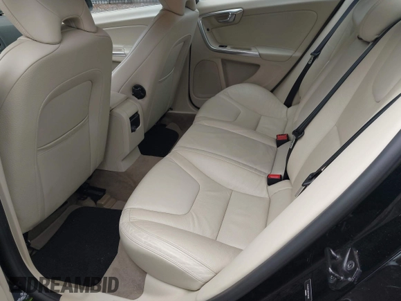 2013 Volvo S60 T5 Premier z VIN YV1612FS5D1218392, wystawiony jako IAAI lot #42283632 z przebiegiem 156 996 mil mil oraz . Historia ofert i sprzedaży dostępna na DreamBid. Obrazek 8.