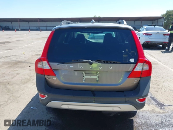 2008 Volvo XC70 with VIN YV4BZ982681037503, listed as a IAAI auction lot 42170388 with 192,516 mi miles and . Bid and sale history available at DreamBid. Image 17.