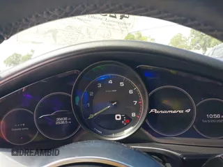 2018 Porsche Panamera 4 E-Hybrid z VIN WP0AE2A7XJL174378, wystawiony jako IAAI lot #42303125 z przebiegiem 35 636 mil mil oraz . Historia ofert i sprzedaży dostępna na DreamBid. Obrazek 7.