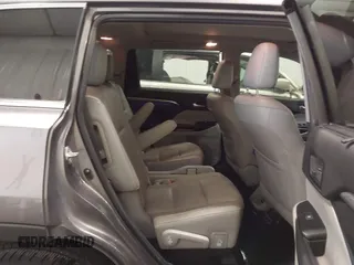 2019 Toyota Highlander Limited z VIN 5TDDZRFH9KS983043, wystawiony jako IAAI lot #42316647 z przebiegiem 111 684 mil mil oraz . Historia ofert i sprzedaży dostępna na DreamBid. Obrazek 8.