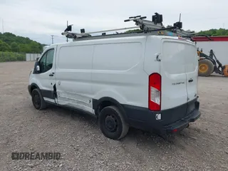 2019 Ford Transit z VIN 1FTYR1YG3KKB67475, wystawiony jako IAAI lot #42293822 z przebiegiem 125 529 mil mil oraz . Historia ofert i sprzedaży dostępna na DreamBid. Obrazek 3.