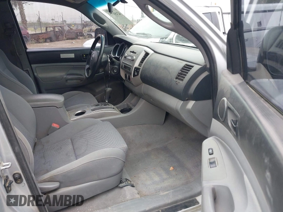 2006 Toyota Tacoma PreRunner z VIN 5TETU62N36Z153154, wystawiony jako IAAI lot #42450775 z przebiegiem 421 651 mil mil oraz . Historia ofert i sprzedaży dostępna na DreamBid. Obrazek 5.