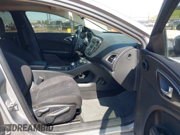 2015 Chrysler 200 Limited with VIN 1C3CCCAB8FN676119, listed as a IAAI auction lot 41836634 with 172,463 mi miles. Bid and sale history available at carsss.com. Image 5.