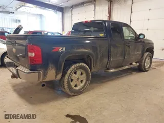 2009 Chevrolet Silverado 1500 LT with VIN 1GCEK29099Z279603, listed as a IAAI auction lot 41746366 with 174,752 mi miles. Bid and sale history available at carsss.com. Image 4.