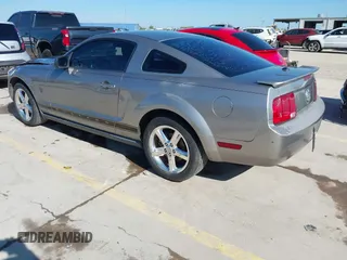 2009 Ford Mustang with VIN 1ZVHT80N595134732, listed as a IAAI auction lot 40931192 with 145,401 mi miles and . Bid and sale history available at carsss.com. Image 3.