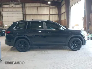 2022 Volkswagen Atlas SE z VIN 1V2KP2CA5NC509929, wystawiony jako IAAI lot #42231410 z przebiegiem 84 678 mil mil oraz . Historia ofert i sprzedaży dostępna na DreamBid. Obrazek 13.
