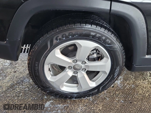 2018 Jeep Compass Latitude with VIN 3C4NJCBB3JT267351, listed as a IAAI auction lot 42715580 with 153,508 mi miles and . Bid and sale history available at DreamBid. Image 5.