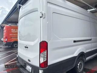 2023 Ford Transit Cargo z VIN 1FTBR3X85PKB84622, wystawiony jako IAAI lot #42742574 z przebiegiem 3 429 mil mil oraz . Historia ofert i sprzedaży dostępna na DreamBid. Obrazek 2.
