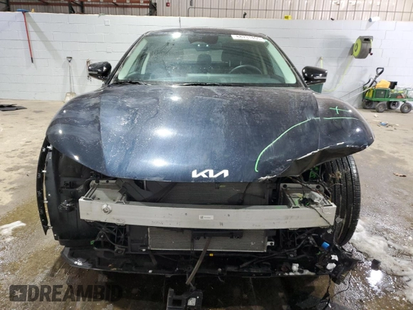 2022 Kia EV6 Light with VIN KNDC34LB8N5071384, listed as a Copart auction lot 88731405 with 15,528 mi miles and Salvage Title. Bid and sale history available at carsss.com. Image 5.