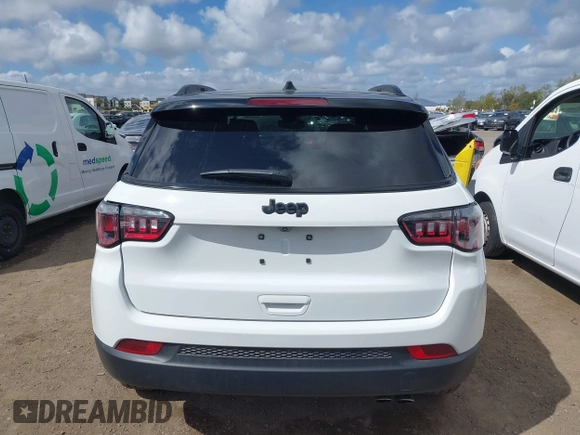 2022 Jeep Compass Latitude z VIN 3C4NJCBB6NT213502, wystawiony jako IAAI lot #41949094 z przebiegiem 11 090 mil mil oraz . Historia ofert i sprzedaży dostępna na DreamBid. Obrazek 16.