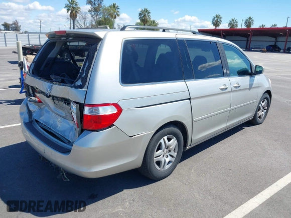 2005 Honda Odyssey EX with VIN 5FNRL38435B417211, listed as a IAAI auction lot 41943118 with 231,081 mi miles. Bid and sale history available at carsss.com. Image 4.