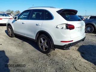 2016 Porsche Cayenne z VIN WP1AA2A2XGKA09945, wystawiony jako IAAI lot #41645654 z przebiegiem 79 327 mil mil oraz . Historia ofert i sprzedaży dostępna na DreamBid. Obrazek 3.