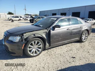 2017 Chrysler 300 Limited z VIN 2C3CCAAG1HH596933, wystawiony jako Copart lot #87659355 z przebiegiem 47 027 mil mil oraz Szkoda całkowita • Salvage title. Historia ofert i sprzedaży dostępna na DreamBid. Obrazek 1.