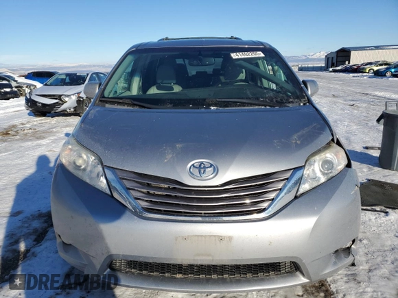 2017 Toyota Sienna XLE with VIN 5TDDZ3DC7HS153013, listed as a Copart auction lot 41402205 with 89,466 mi miles and Salvage title. Bid and sale history available at DreamBid. Image 5.