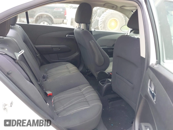 2015 Chevrolet Sonic LT z VIN 1G1JC5SH9F4112916, wystawiony jako IAAI lot #42265726 z przebiegiem 116 452 mil mil oraz . Historia ofert i sprzedaży dostępna na DreamBid. Obrazek 8.