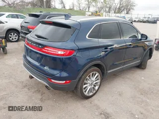 2015 Lincoln MKC z VIN 5LMCJ1A92FUJ36590, wystawiony jako IAAI lot #42130054 z przebiegiem 121 681 mil mil oraz . Historia ofert i sprzedaży dostępna na DreamBid. Obrazek 4.