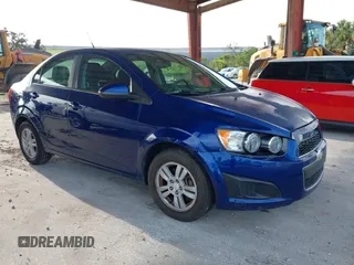 2014 Chevrolet Sonic LT z VIN 1G1JC5SH2E4176844, wystawiony jako IAAI lot #42431299 z przebiegiem 117 944 mil mil oraz . Historia ofert i sprzedaży dostępna na DreamBid. Obrazek 1.